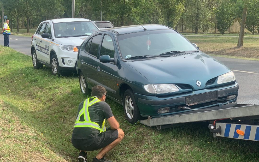 Út szélén hagyott autót szállíttatott el a Kecskeméti Városrendészet